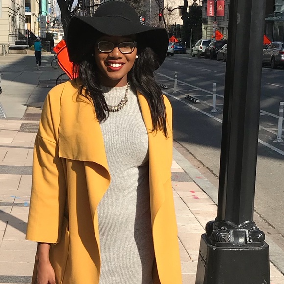 Meet your Posher, Marlique - Picture 1 of 1